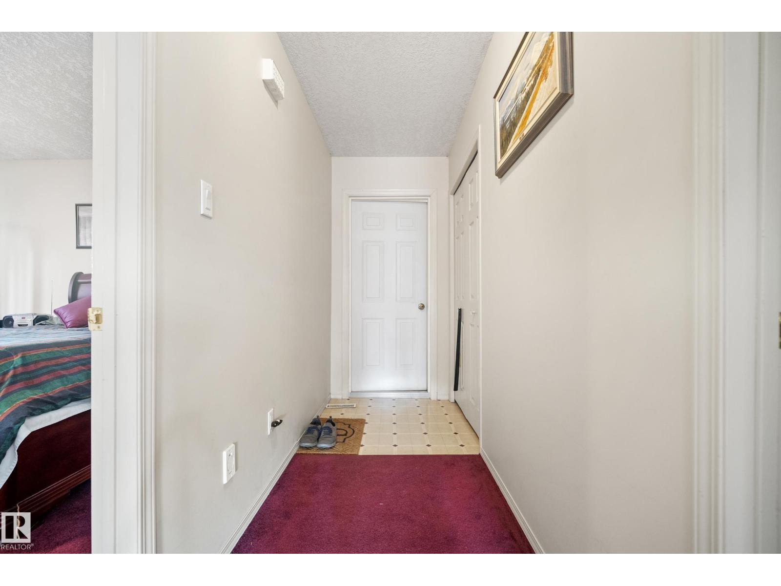 5011 64 ST - 22
