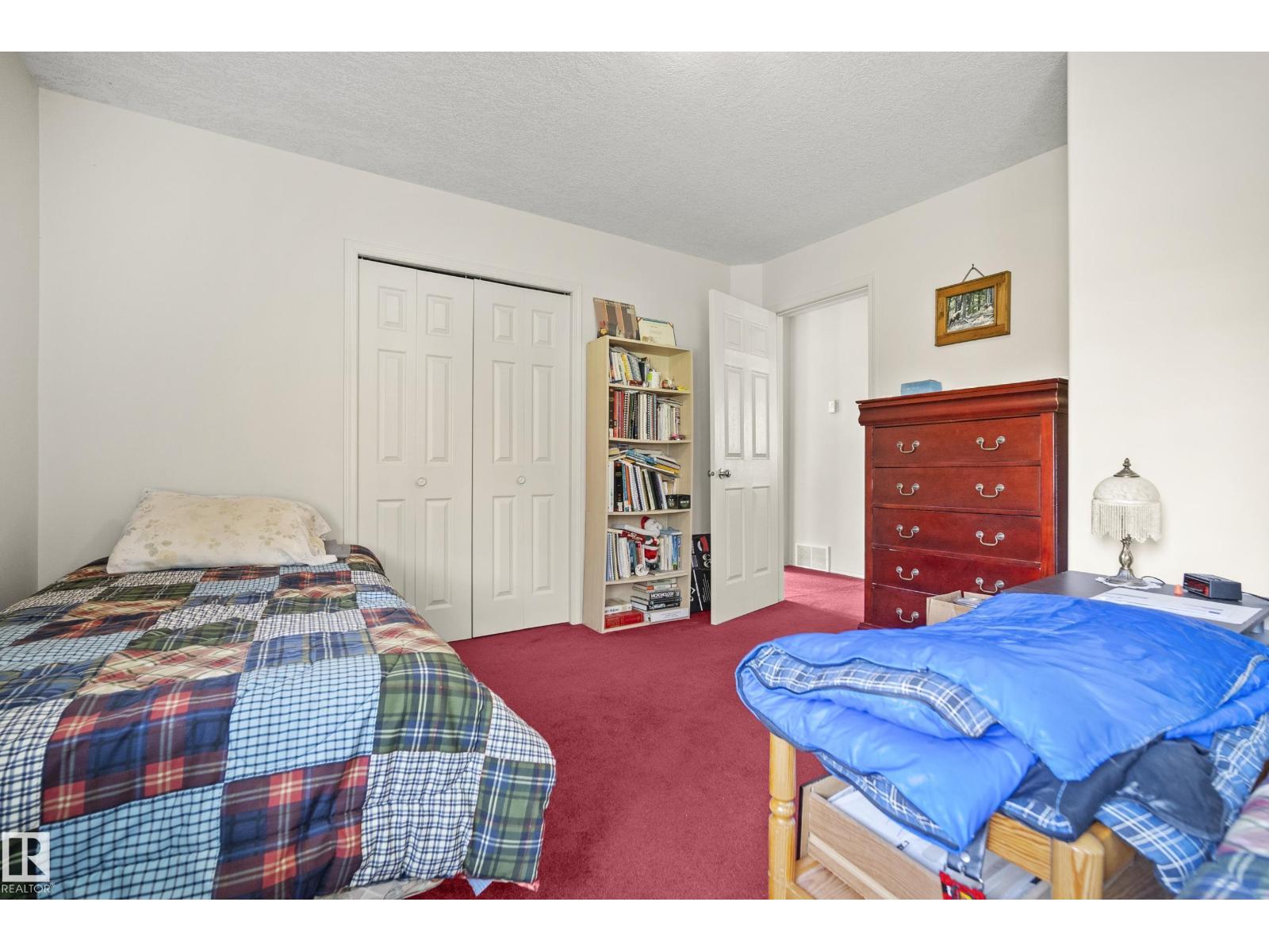 5011 64 ST - 30