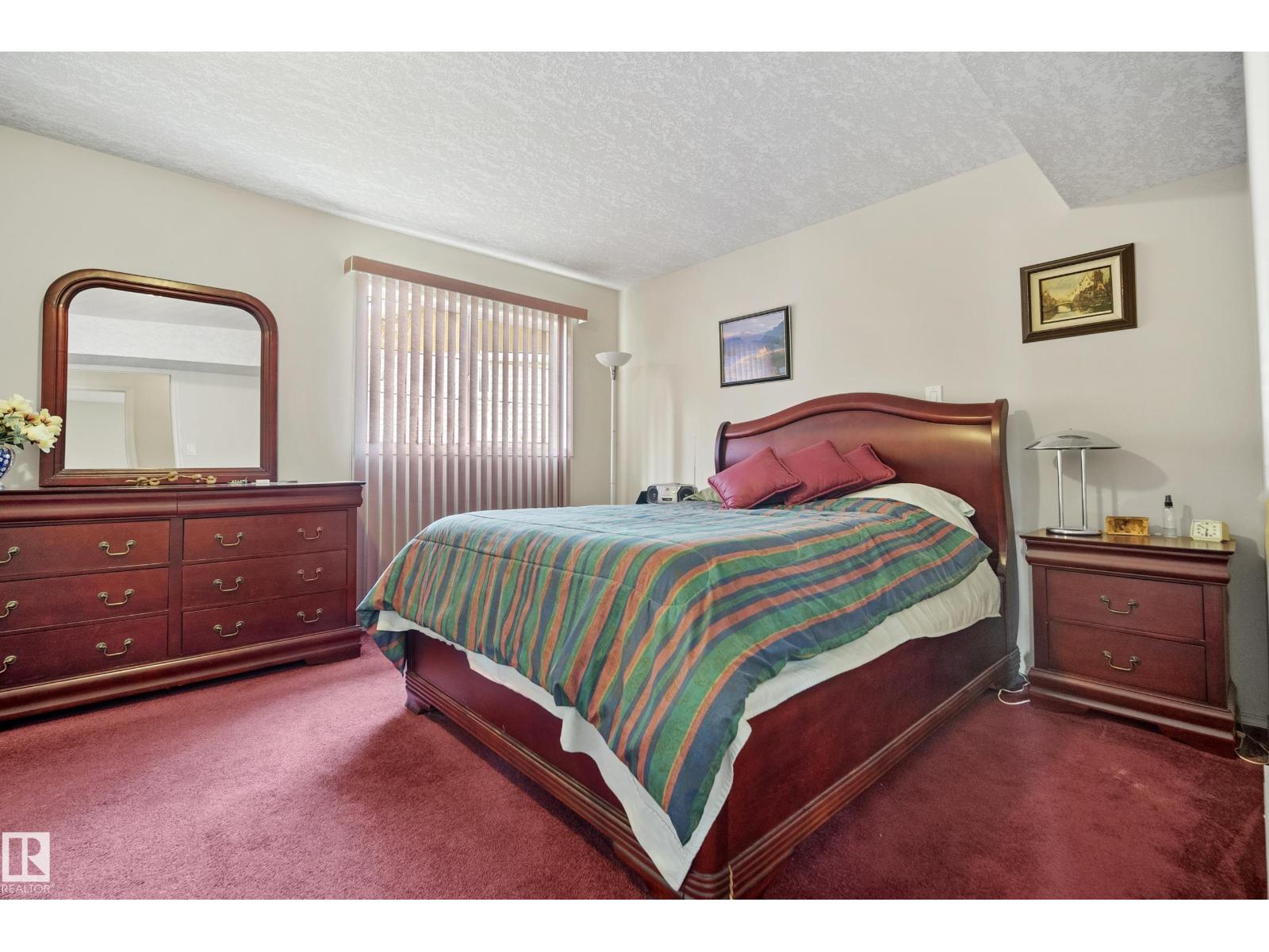 5011 64 ST - 25