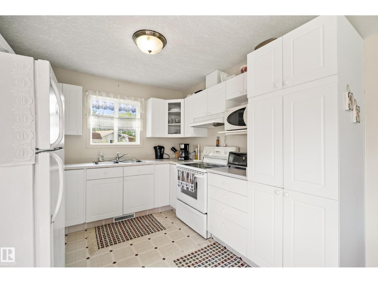 5011 64 ST - 19