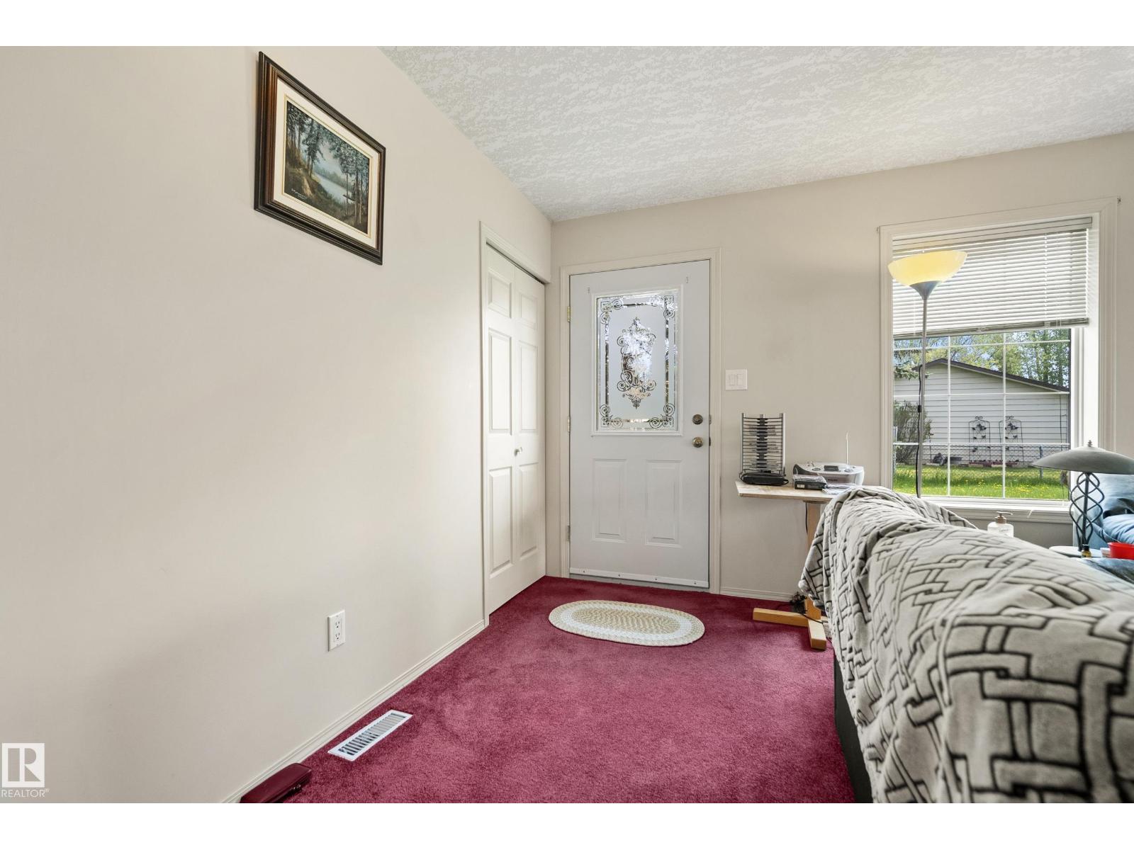 5011 64 ST - 12