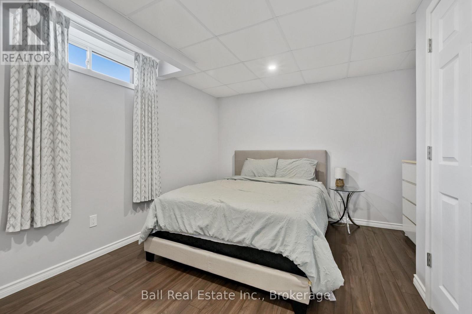 8 DARRELL DRAIN CRESCENT - 36