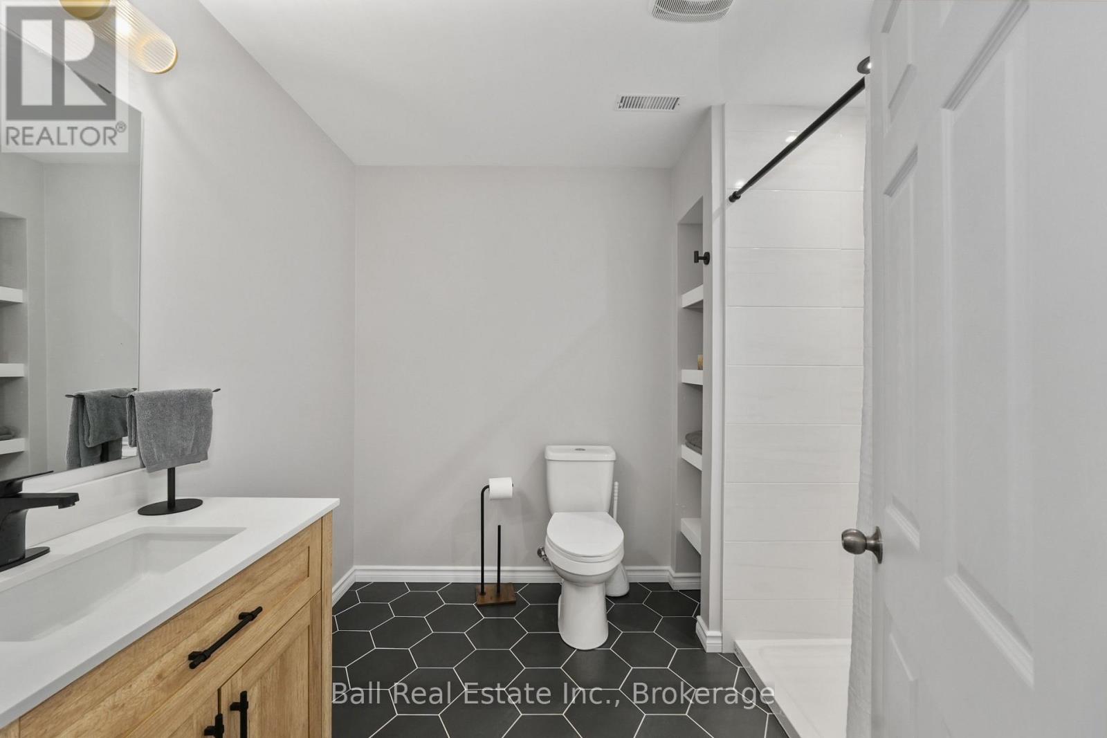 8 DARRELL DRAIN CRESCENT - 38