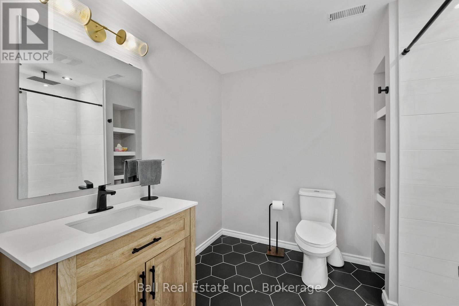 8 DARRELL DRAIN CRESCENT - 39