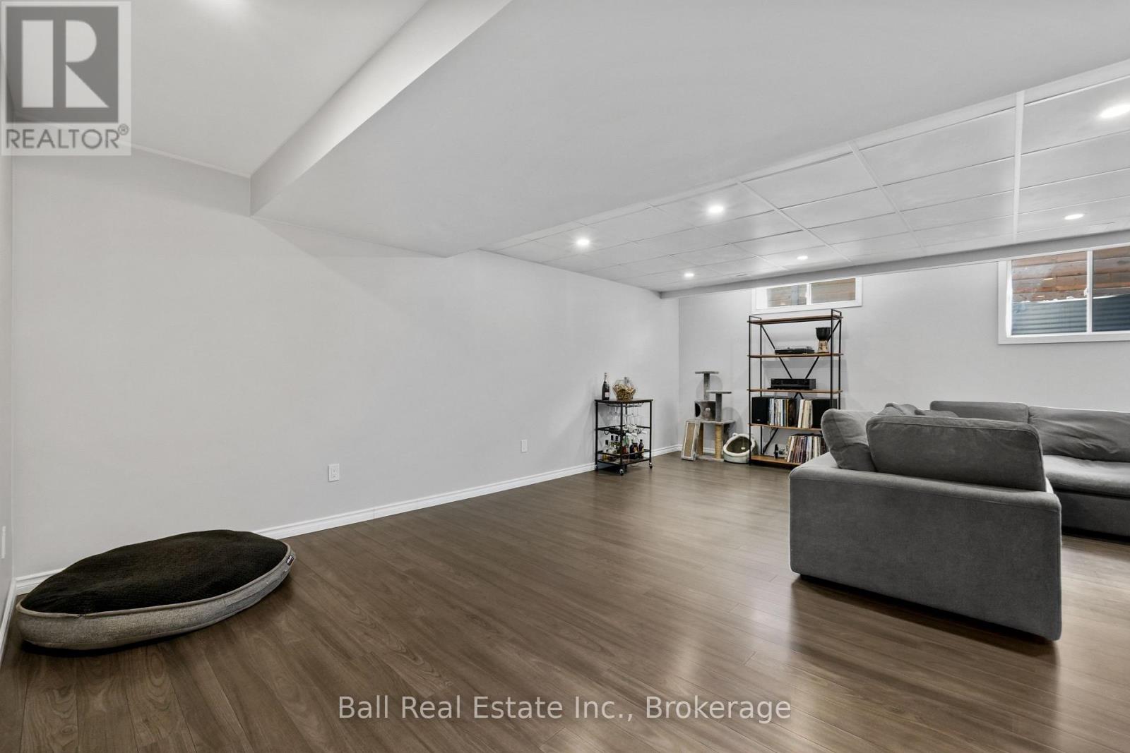 8 DARRELL DRAIN CRESCENT - 41