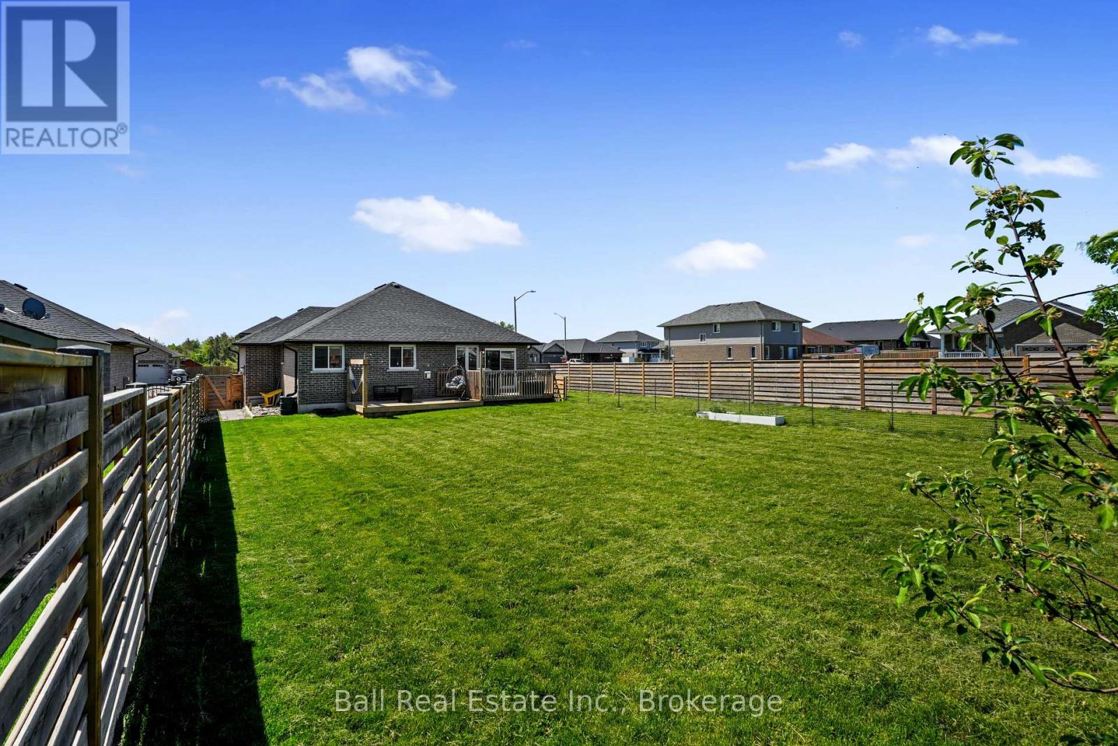 8 DARRELL DRAIN CRESCENT - 43