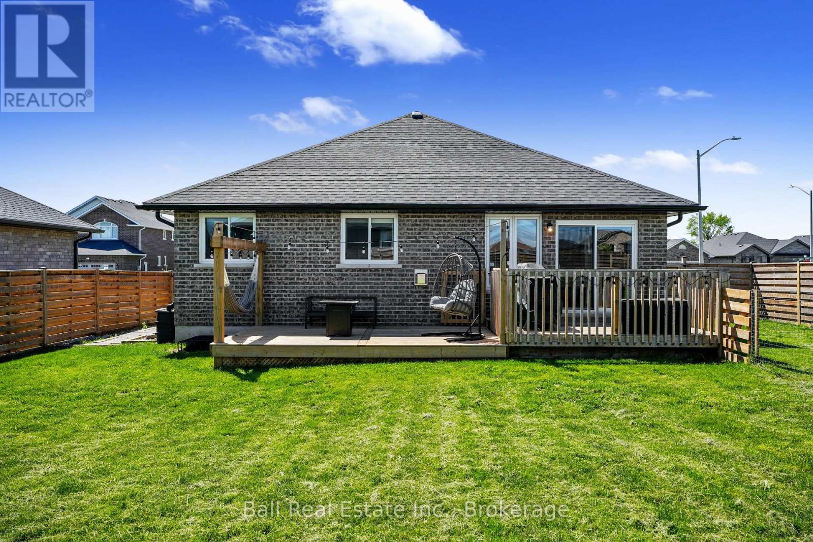 8 DARRELL DRAIN CRESCENT - 45