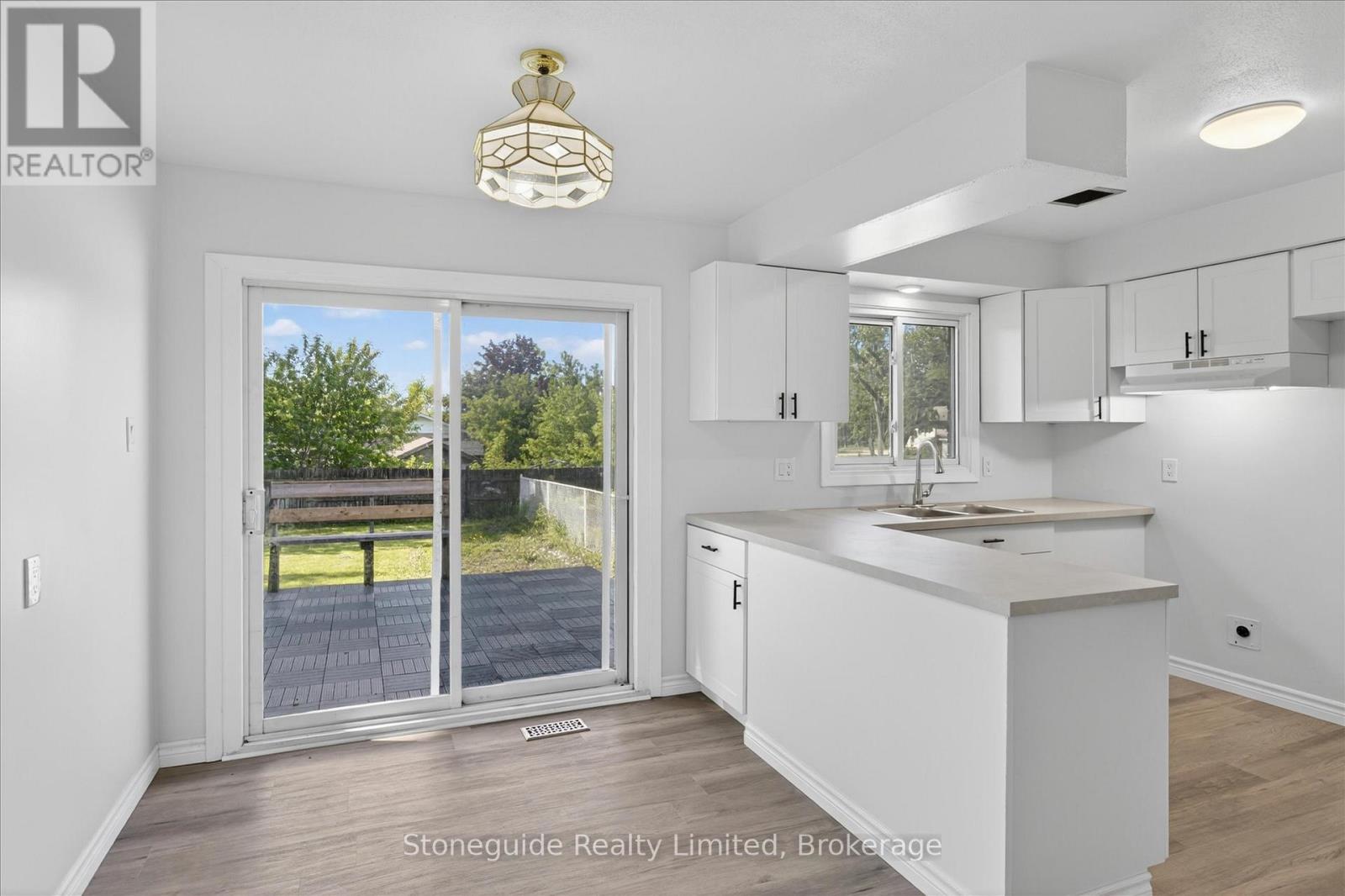 667 SKYLINE ROAD - 10