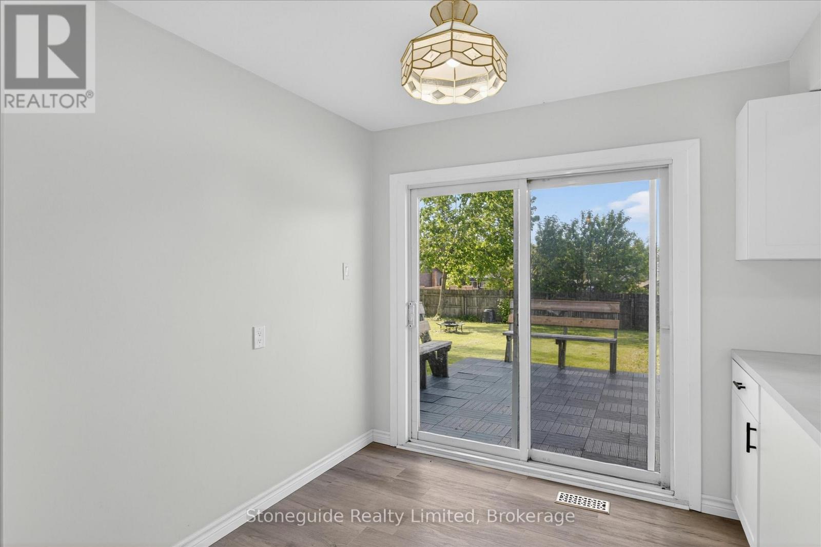 667 SKYLINE ROAD - 11