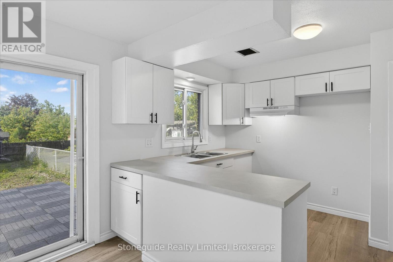 667 SKYLINE ROAD - 13
