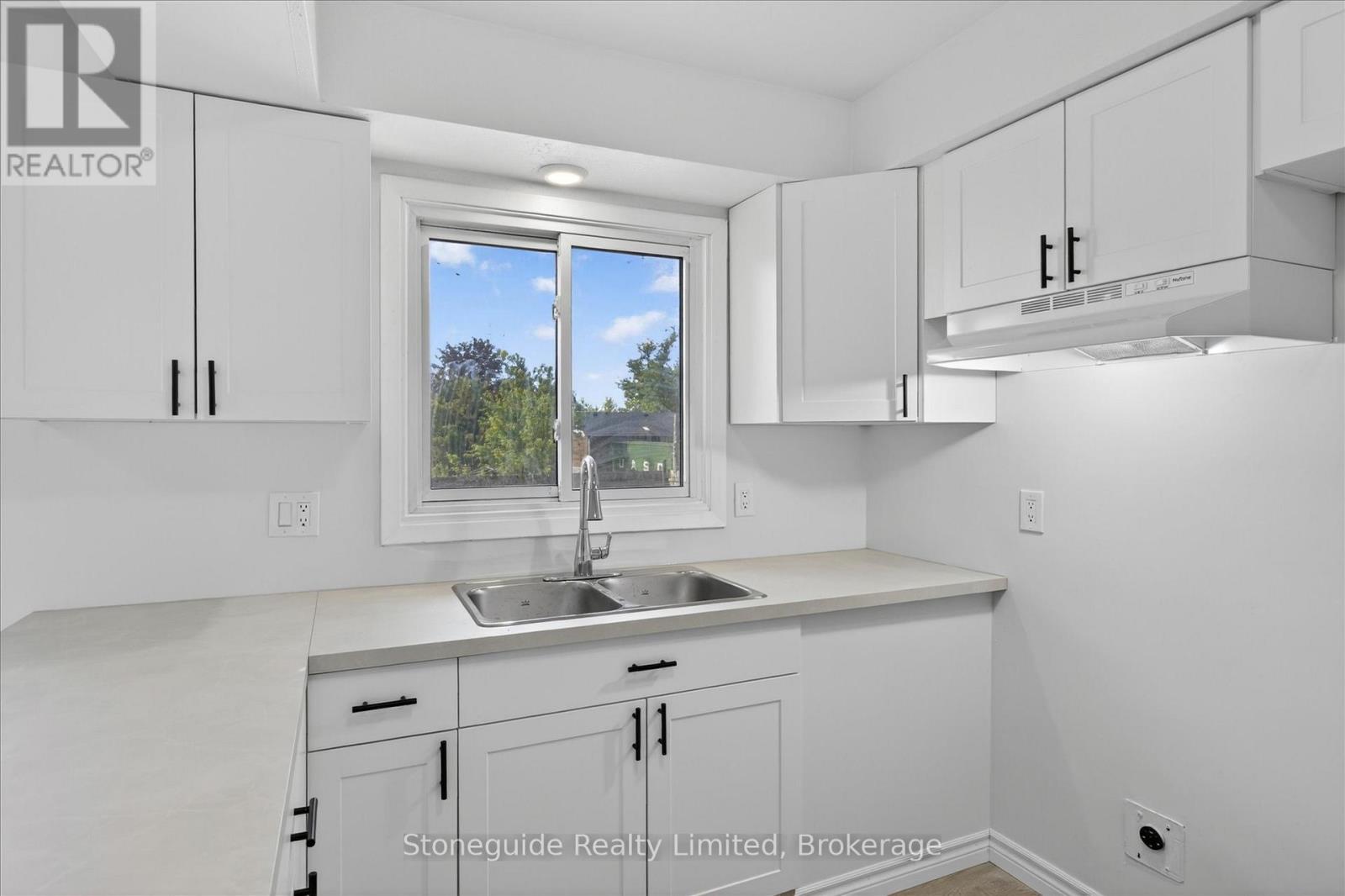 667 SKYLINE ROAD - 15