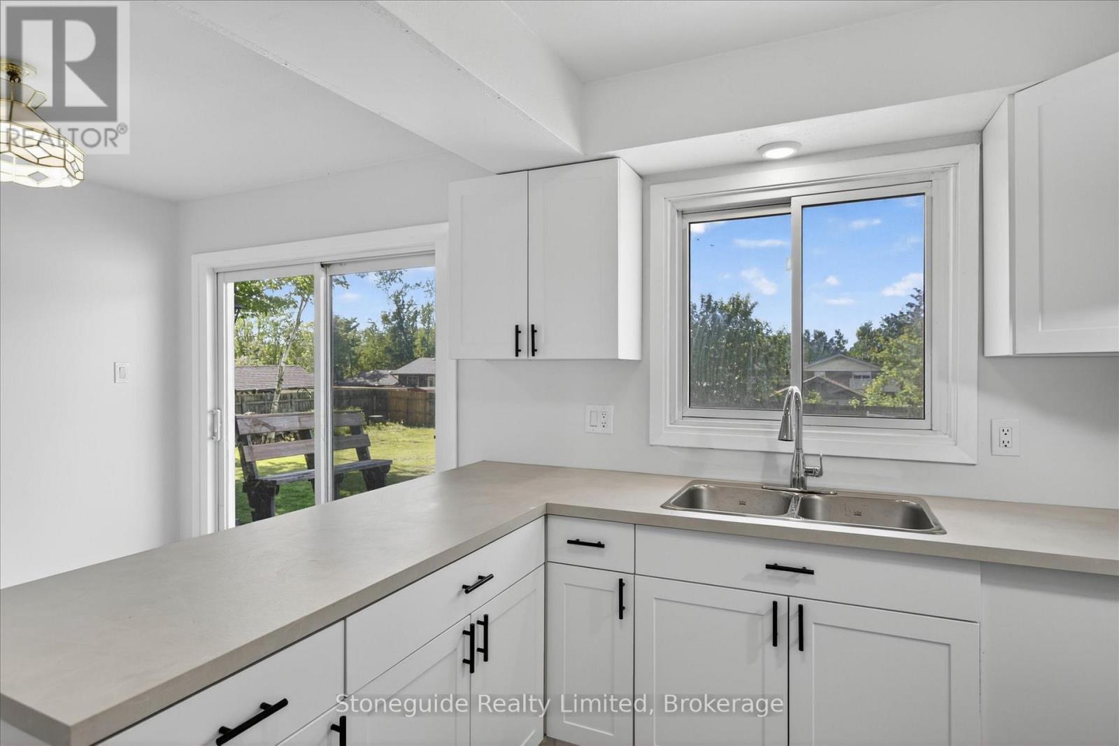 667 SKYLINE ROAD - 16