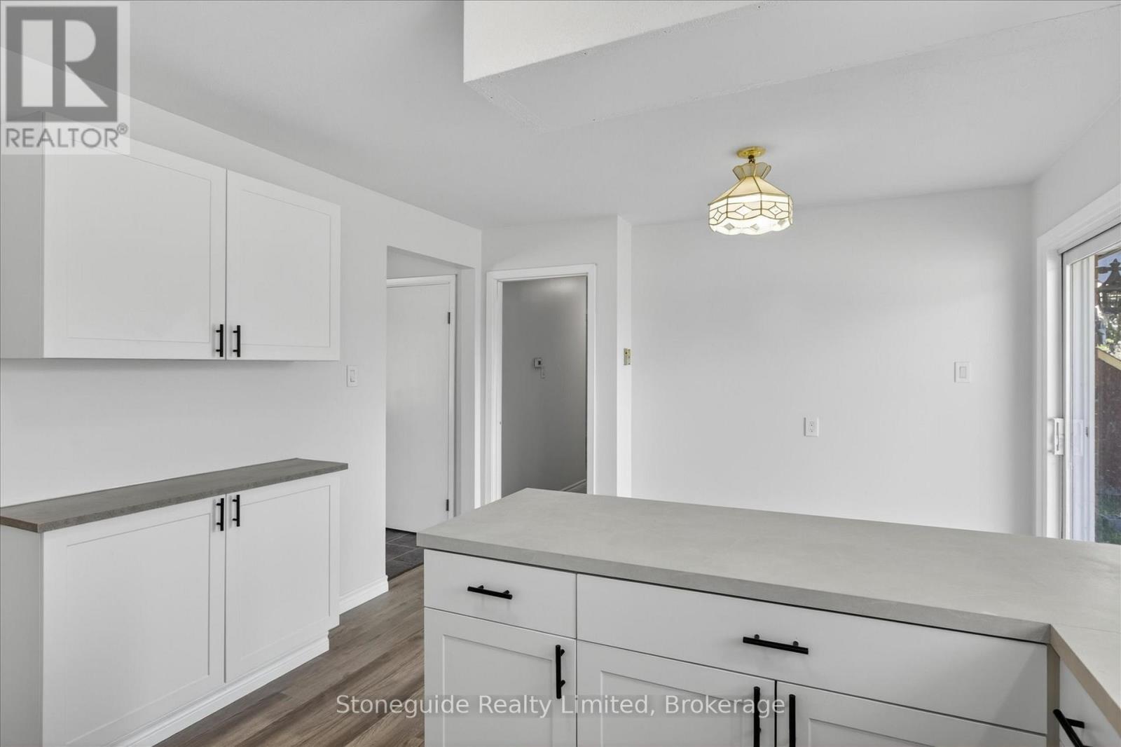 667 SKYLINE ROAD - 17
