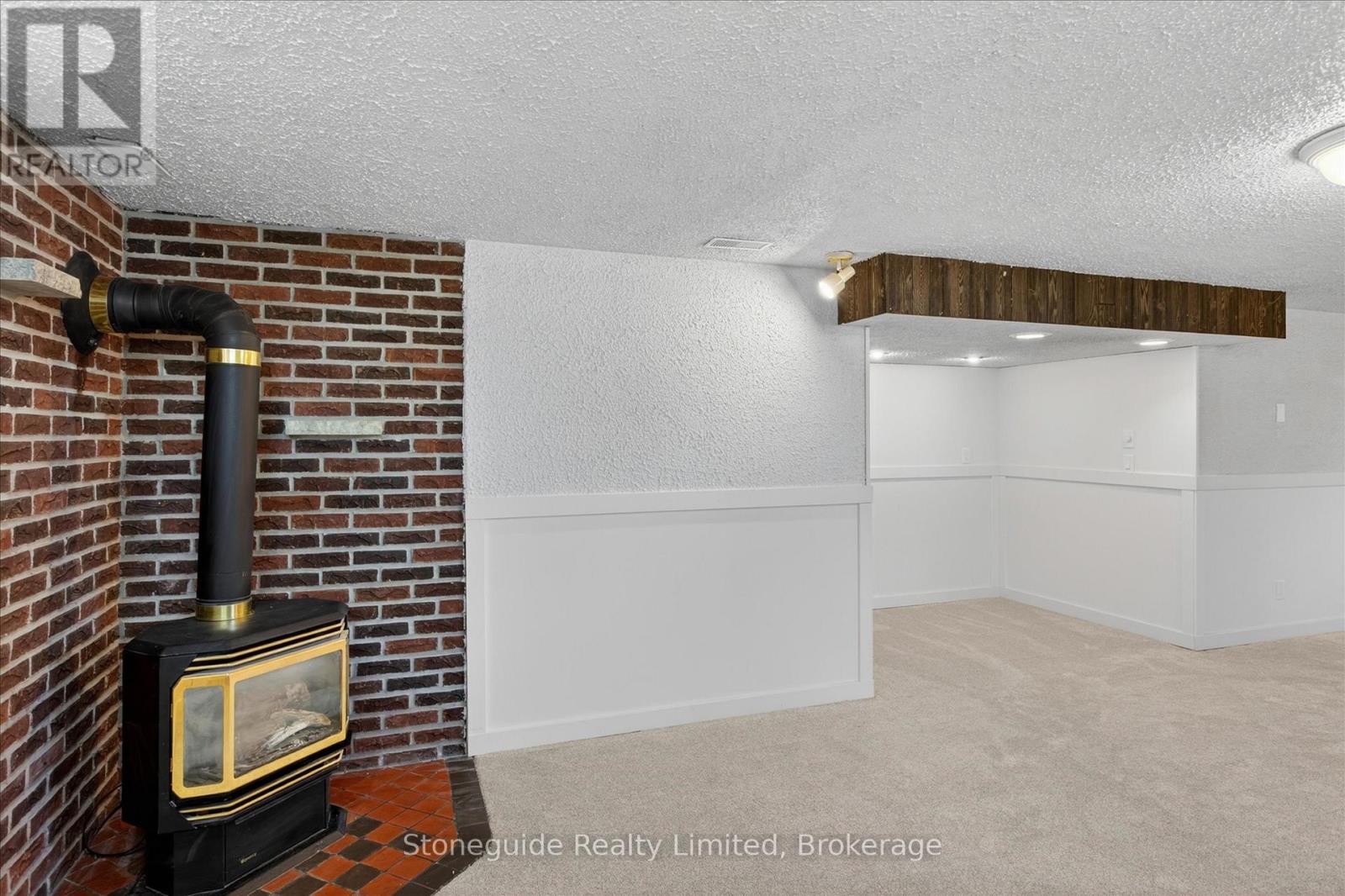 667 SKYLINE ROAD - 29