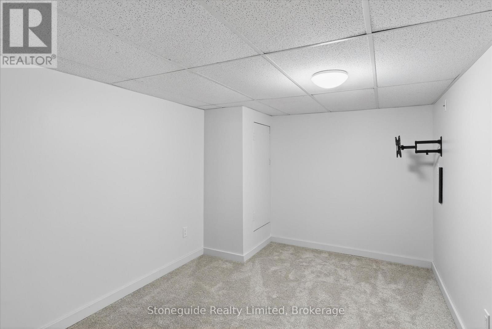 667 SKYLINE ROAD - 31