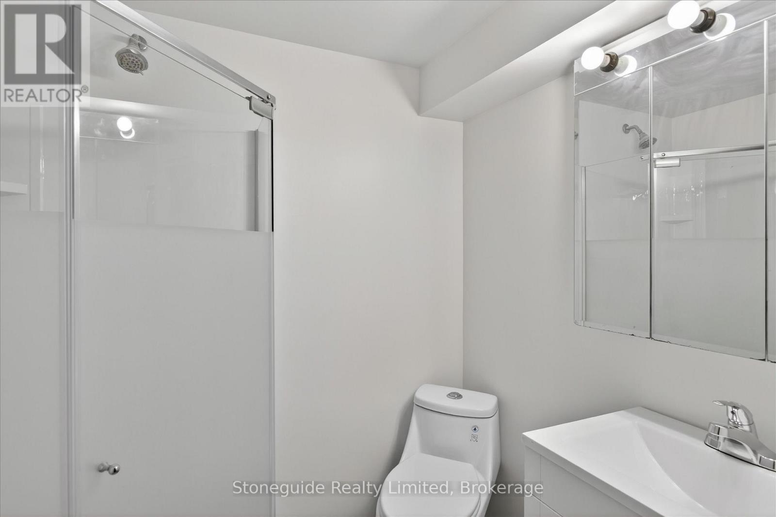 667 SKYLINE ROAD - 33