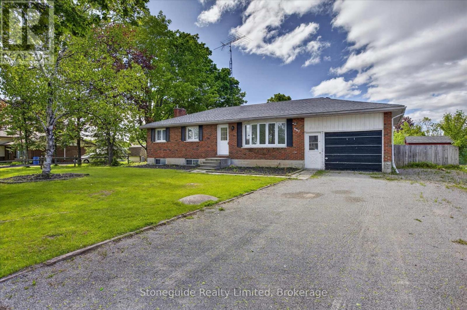 667 SKYLINE ROAD - 4
