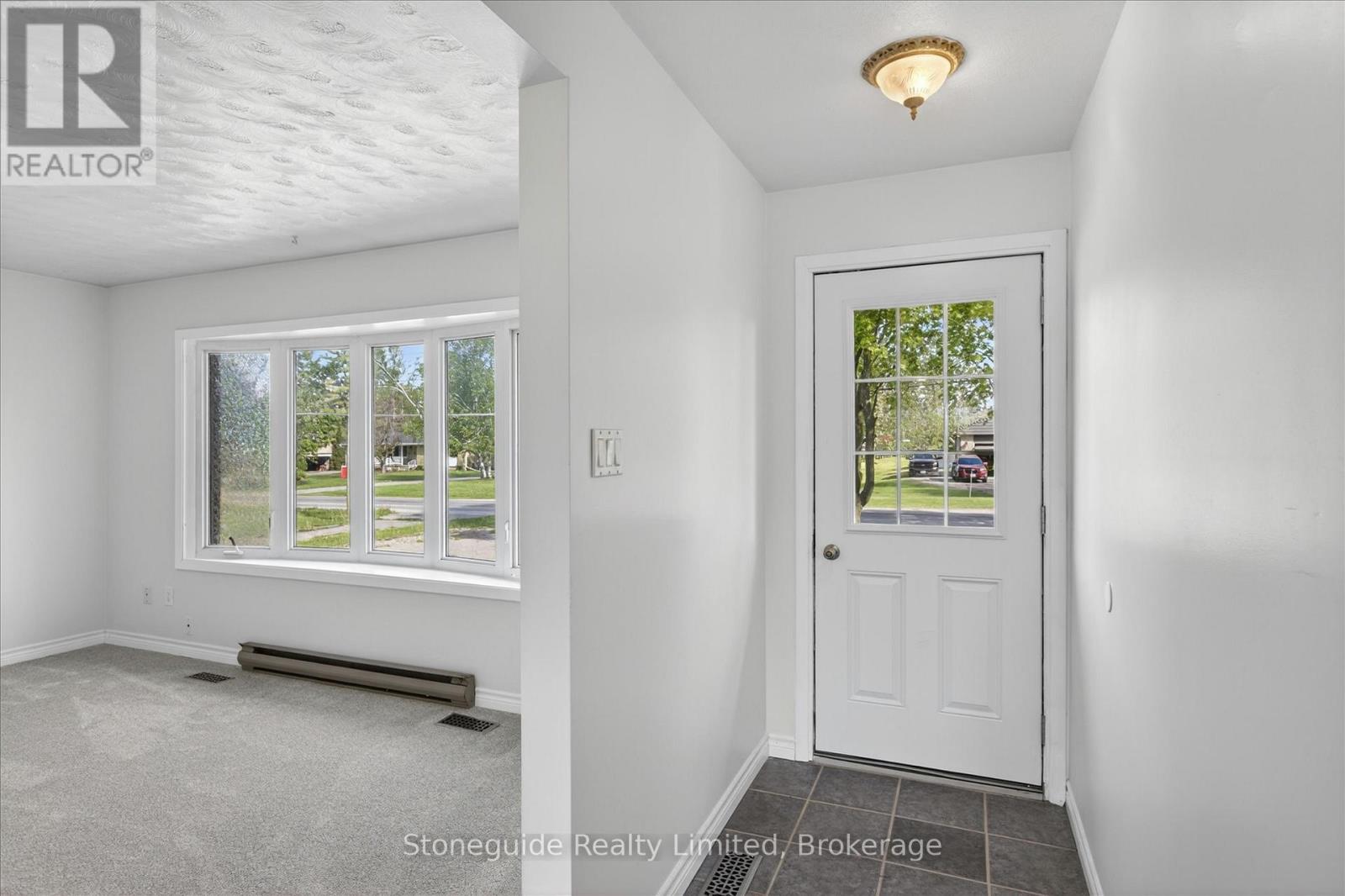 667 SKYLINE ROAD - 6