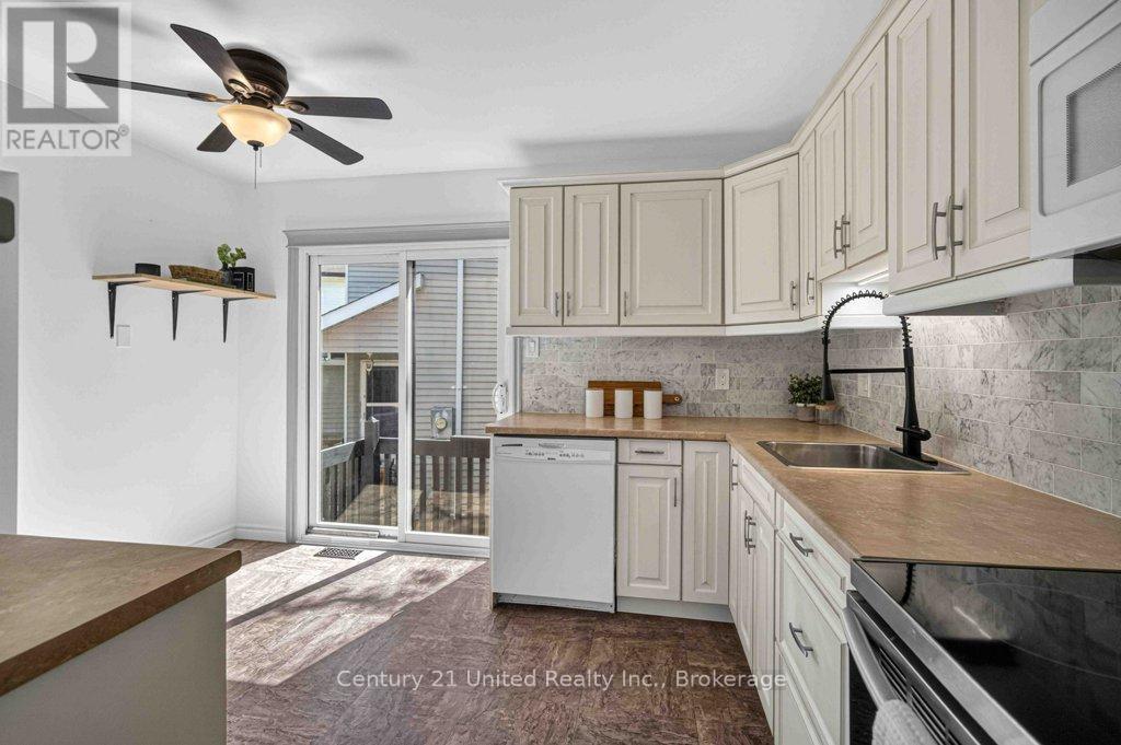 1255 HUNTINGTON CIRCLE - 12