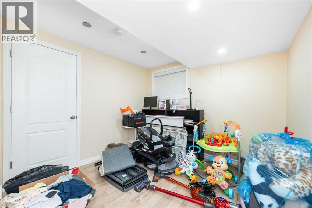 138 Panamount Crescent NW - 36
