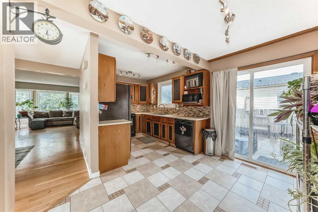 68 Woodview Court SW - 10