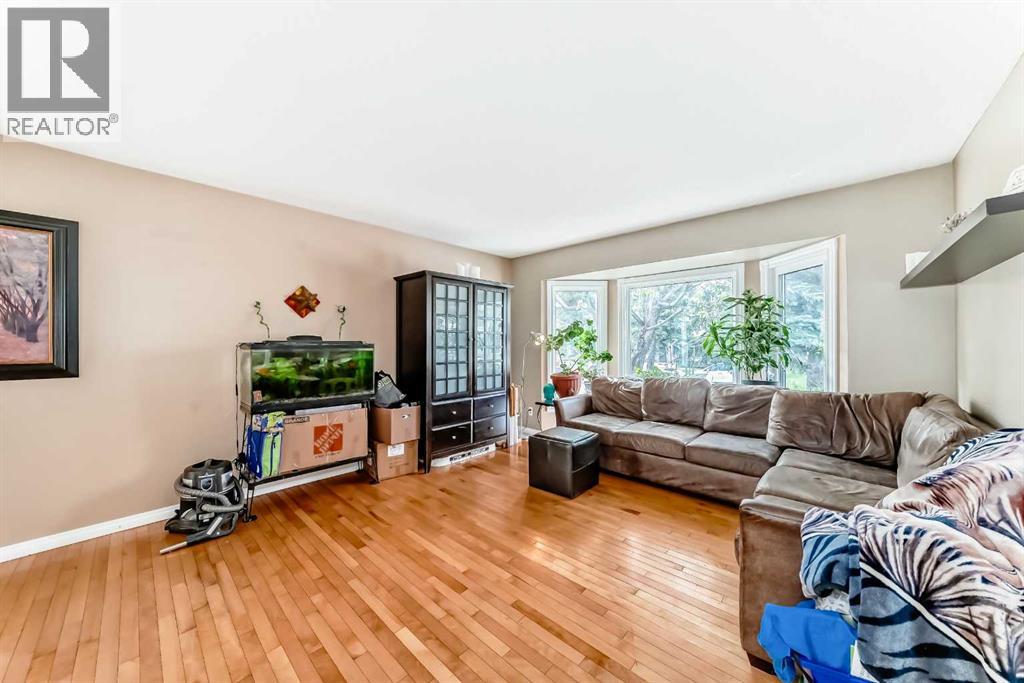 68 Woodview Court SW - 4