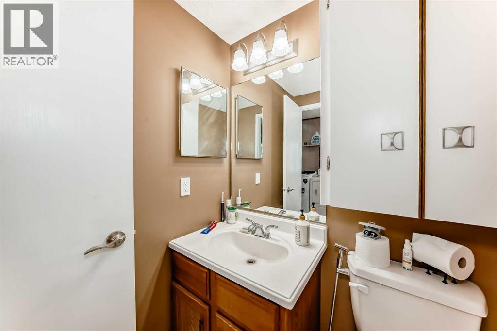68 Woodview Court SW - 19