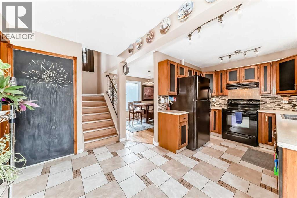 68 Woodview Court SW - 9