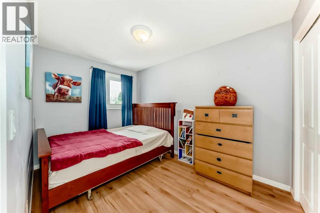 68 Woodview Court SW - 27