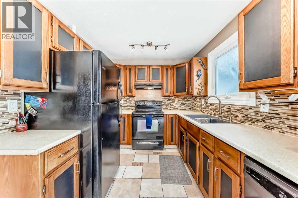 68 Woodview Court SW - 15