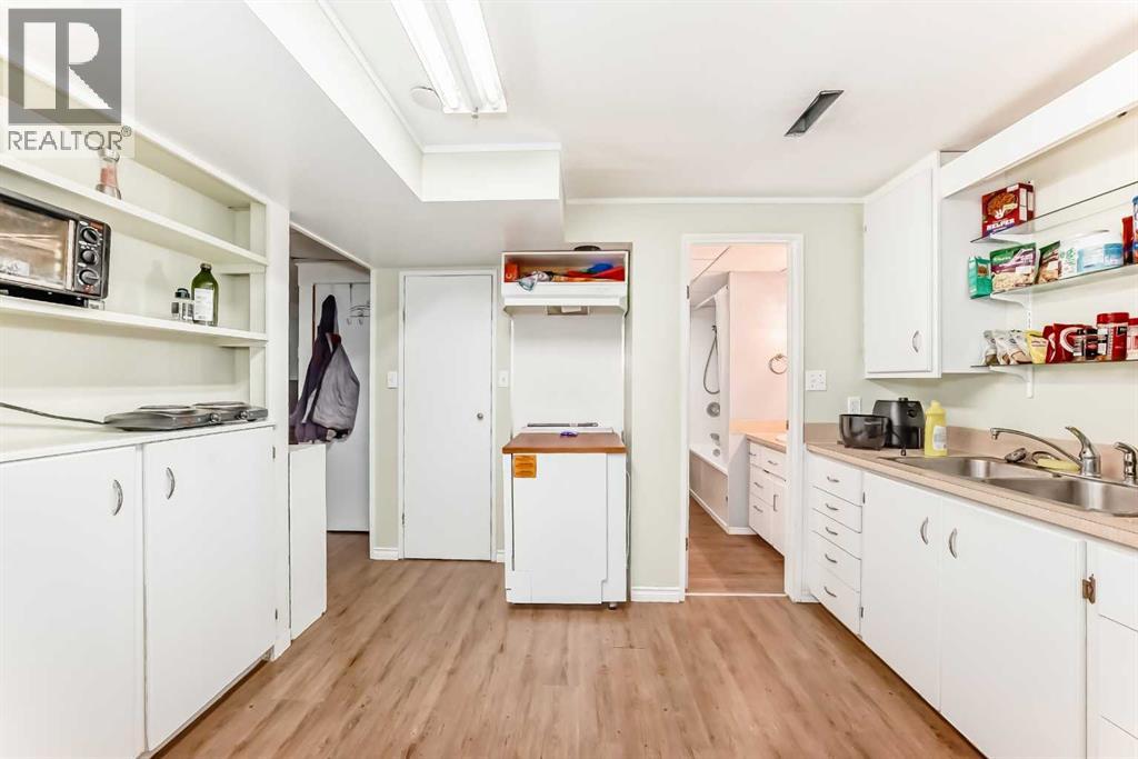68 Woodview Court SW - 30