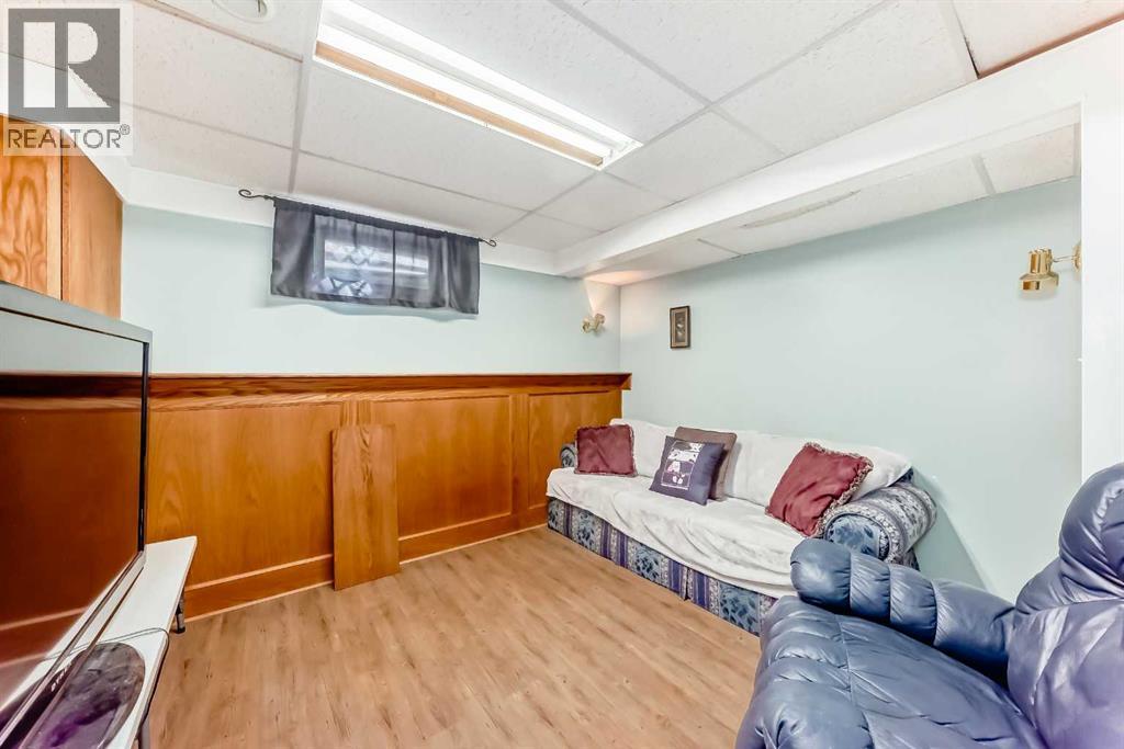 68 Woodview Court SW - 35