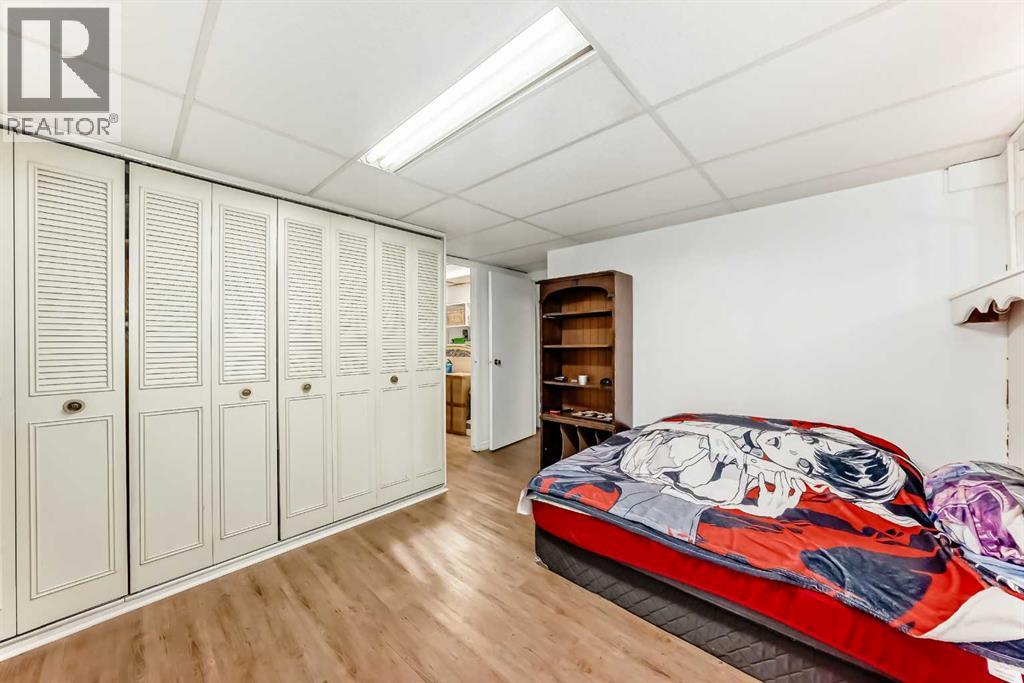 68 Woodview Court SW - 32