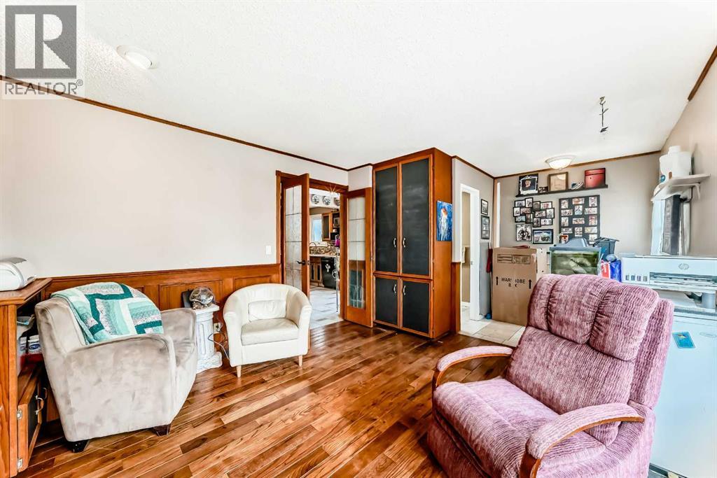 68 Woodview Court SW - 18
