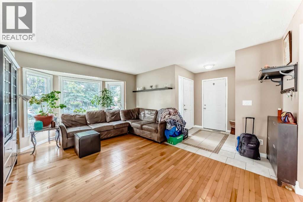 68 Woodview Court SW - 5