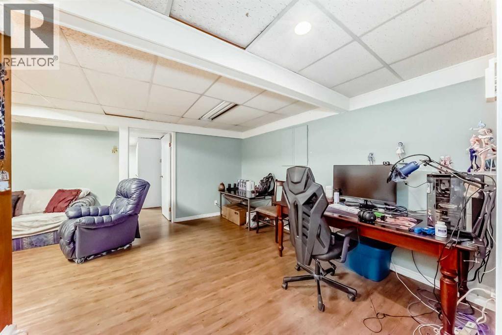 68 Woodview Court SW - 34