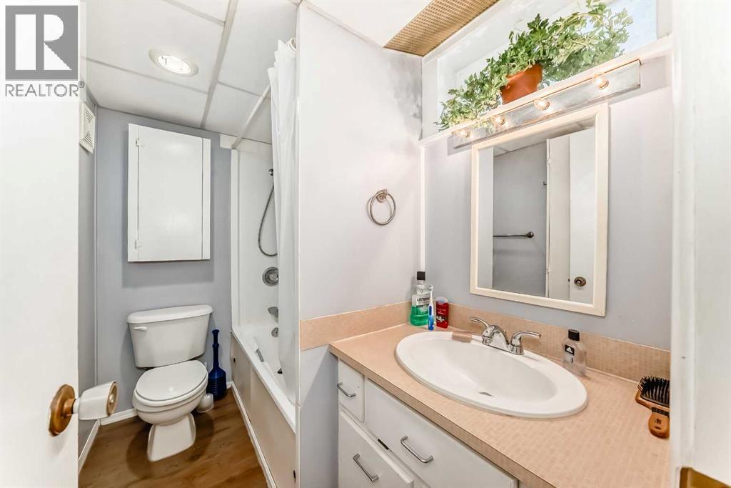 68 Woodview Court SW - 37