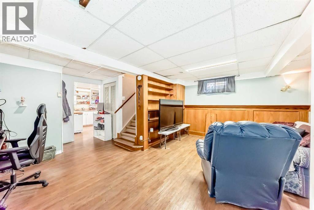 68 Woodview Court SW - 36