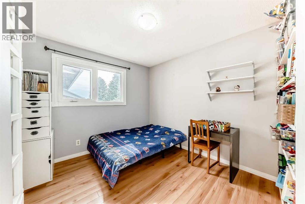 68 Woodview Court SW - 26