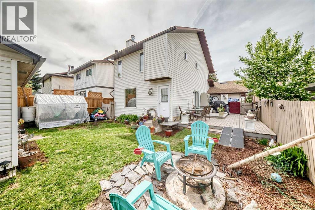 68 Woodview Court SW - 44