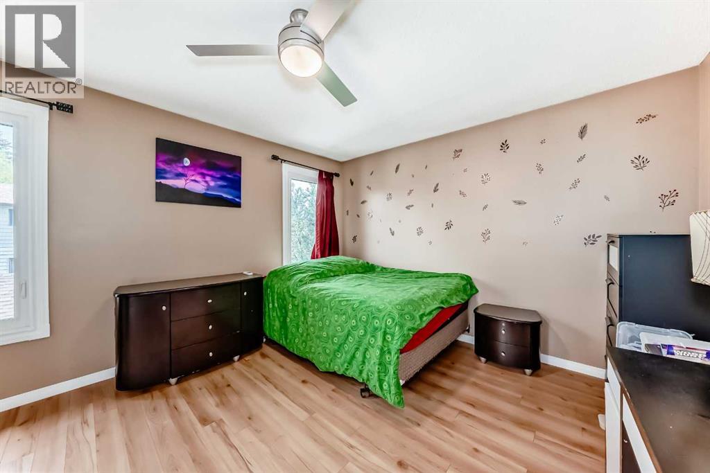 68 Woodview Court SW - 21