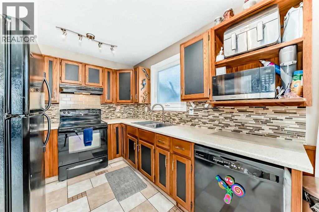 68 Woodview Court SW - 11