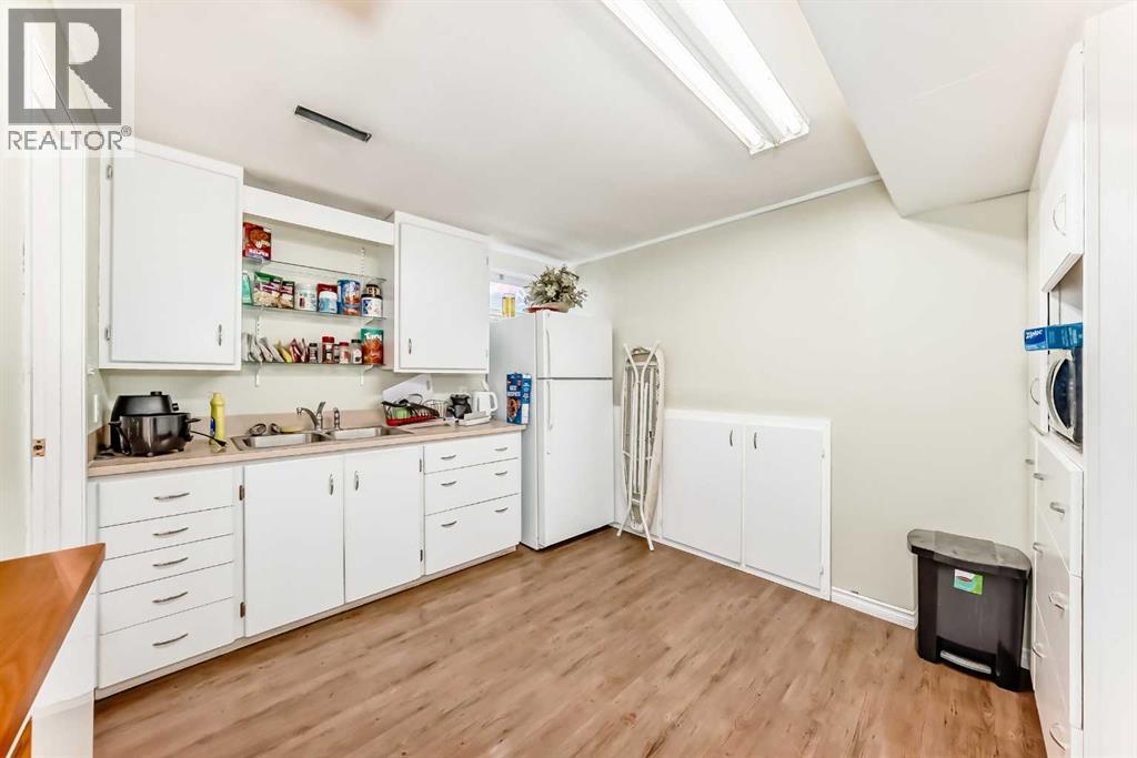 68 Woodview Court SW - 29