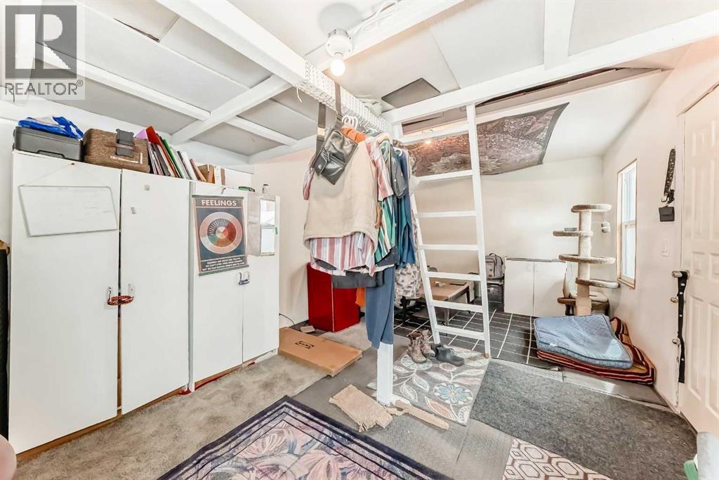 68 Woodview Court SW - 43