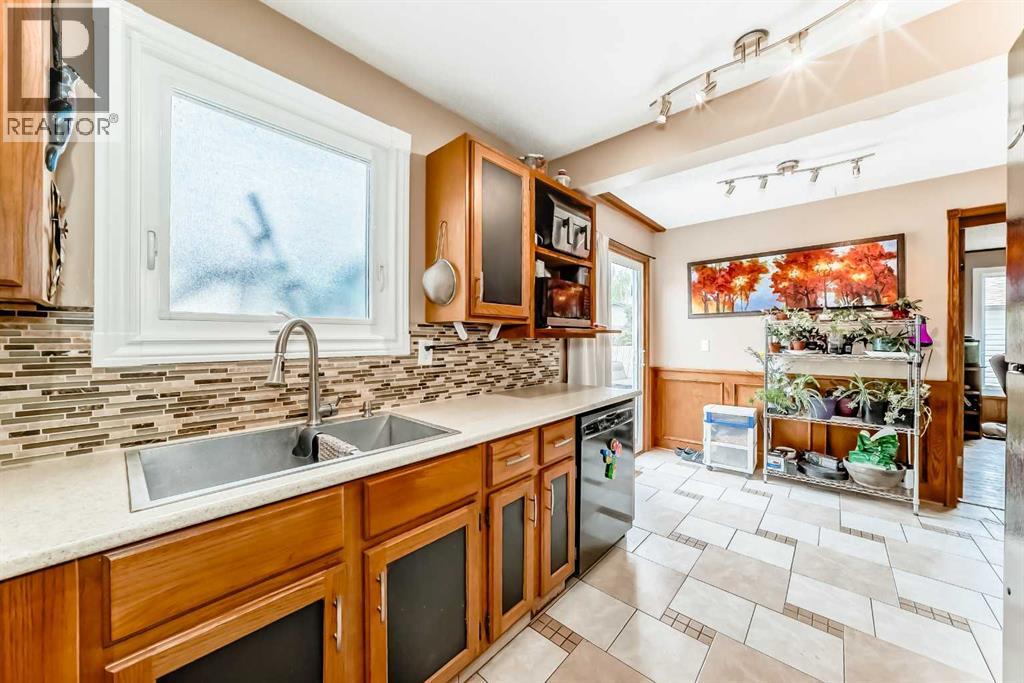 68 Woodview Court SW - 14