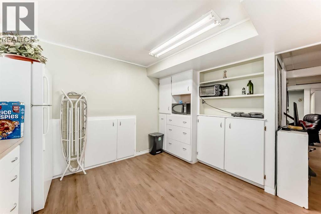 68 Woodview Court SW - 31
