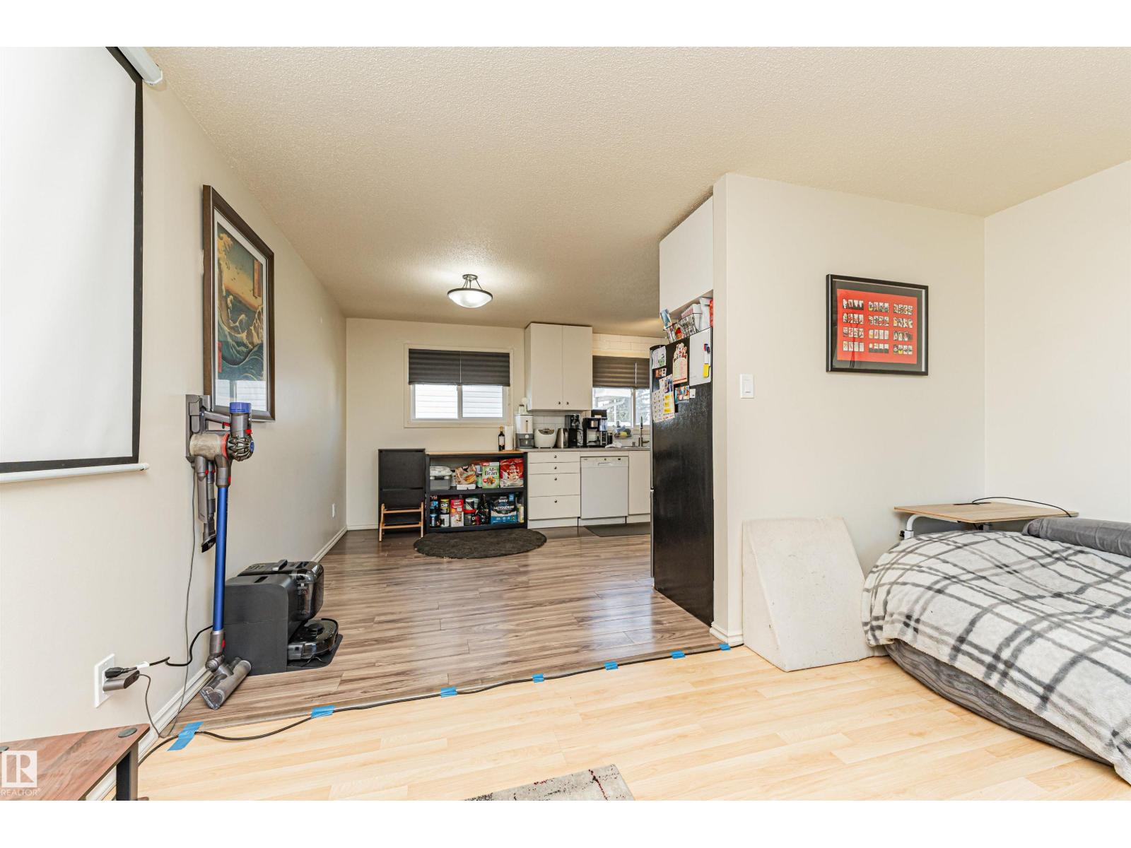 6719 136 AV NW - 11