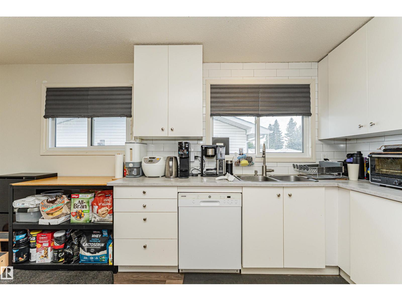 6719 136 AV NW - 16