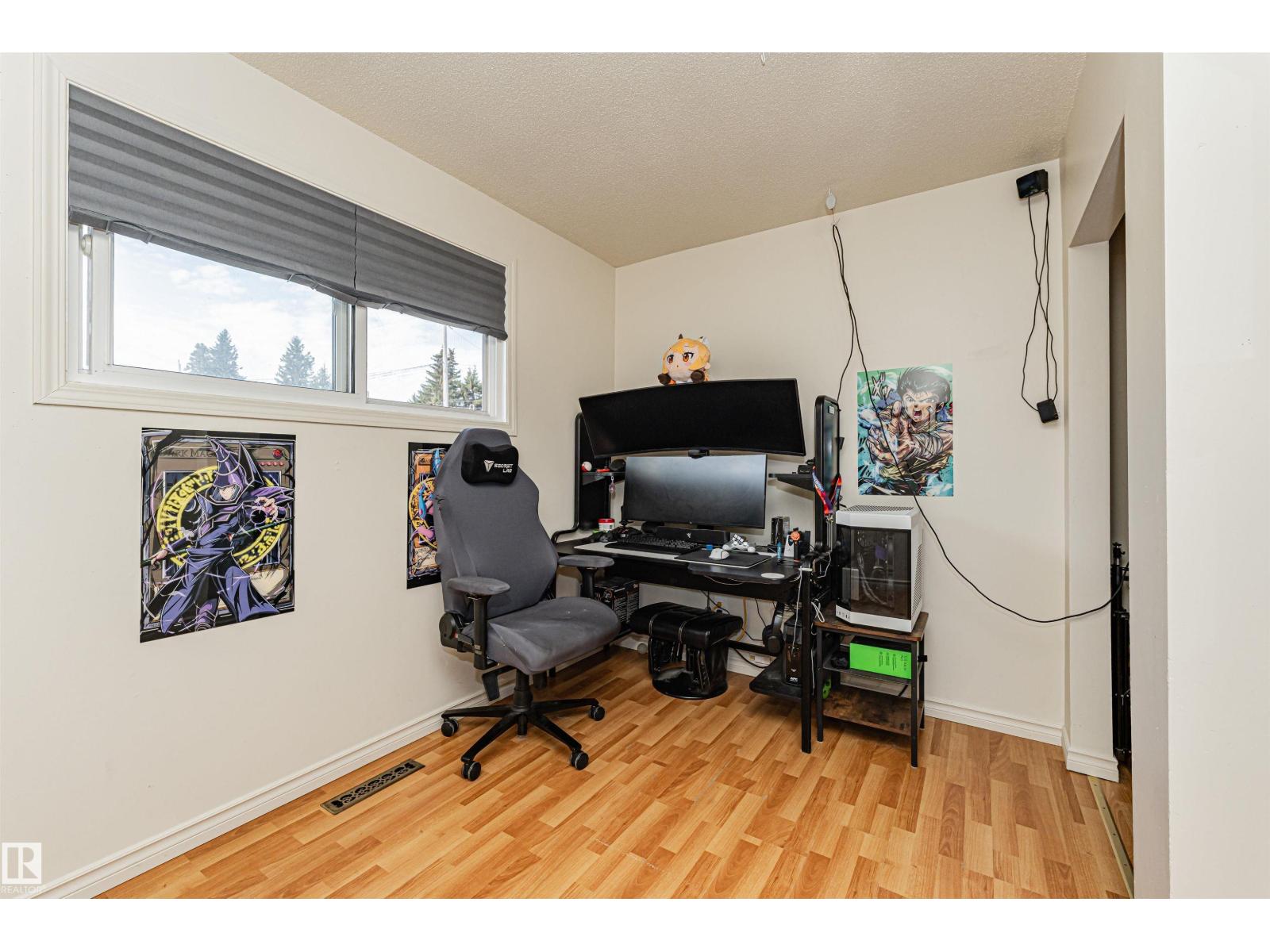 6719 136 AV NW - 21