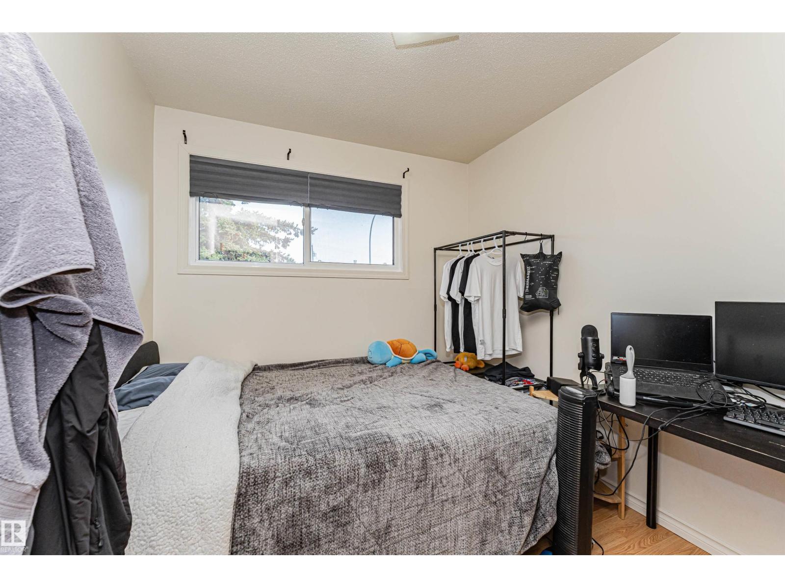 6719 136 AV NW - 23